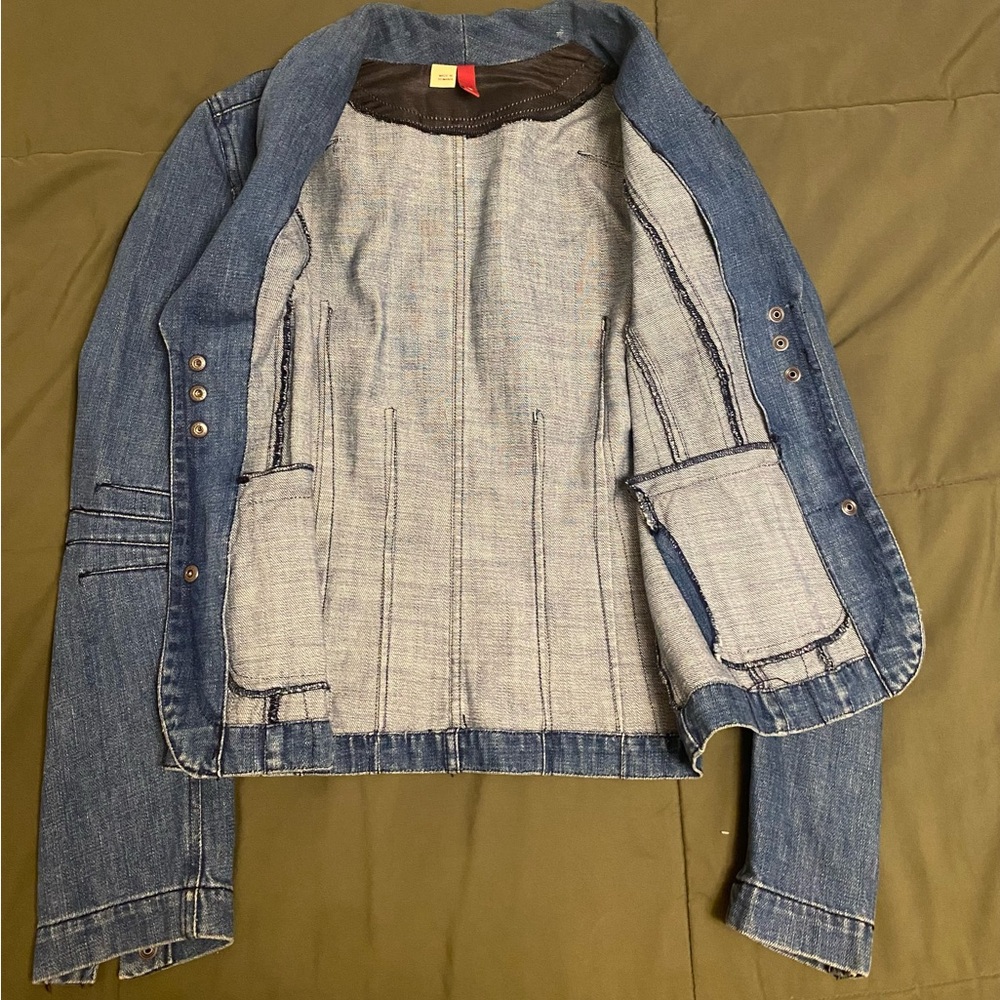 Distressed denim jacket - Picture 9 of 11